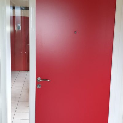 porte avec oeillet porte battante